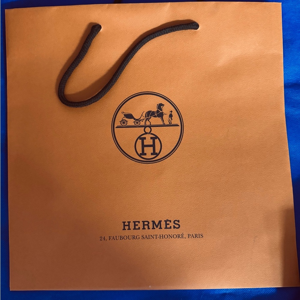 Hermes 💯% Authentic iconic luxury paper shopping bag. Like New Ideal for gifting